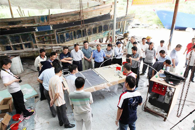 廣東博皓在廣東省陽(yáng)江市東平鎮(zhèn)舉辦了玻璃鋼漁船圖紙審查及模板制作經(jīng)驗(yàn)交流會(huì)，并提供“真空導(dǎo)入”現(xiàn)場(chǎng)演示    -2