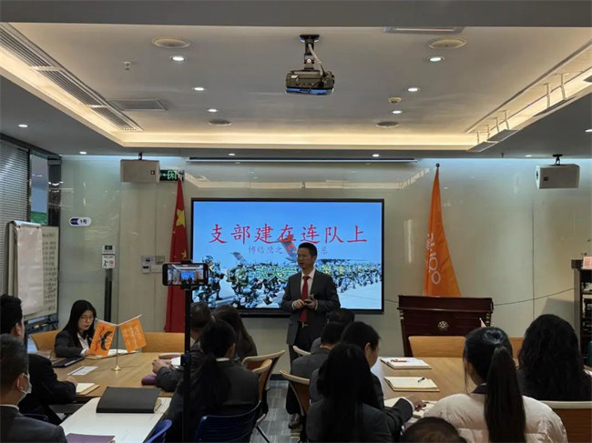 博皓賴董對(duì)“支部建在連隊(duì)上---價(jià)值體系和組織體系”進(jìn)行宣講