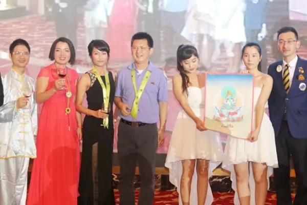 作品《唐卡》拍得善款18萬(wàn)元!