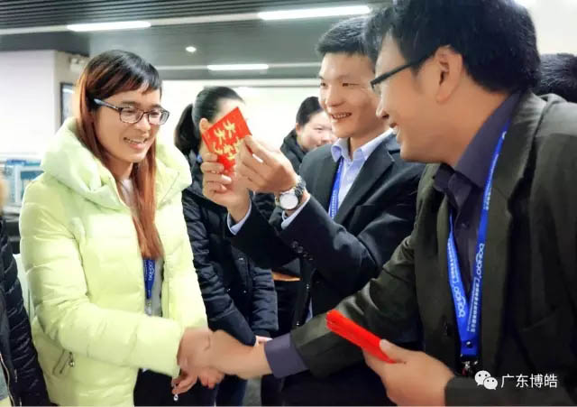 收到禮物的女神們心情就像被全世界寵愛著一般！